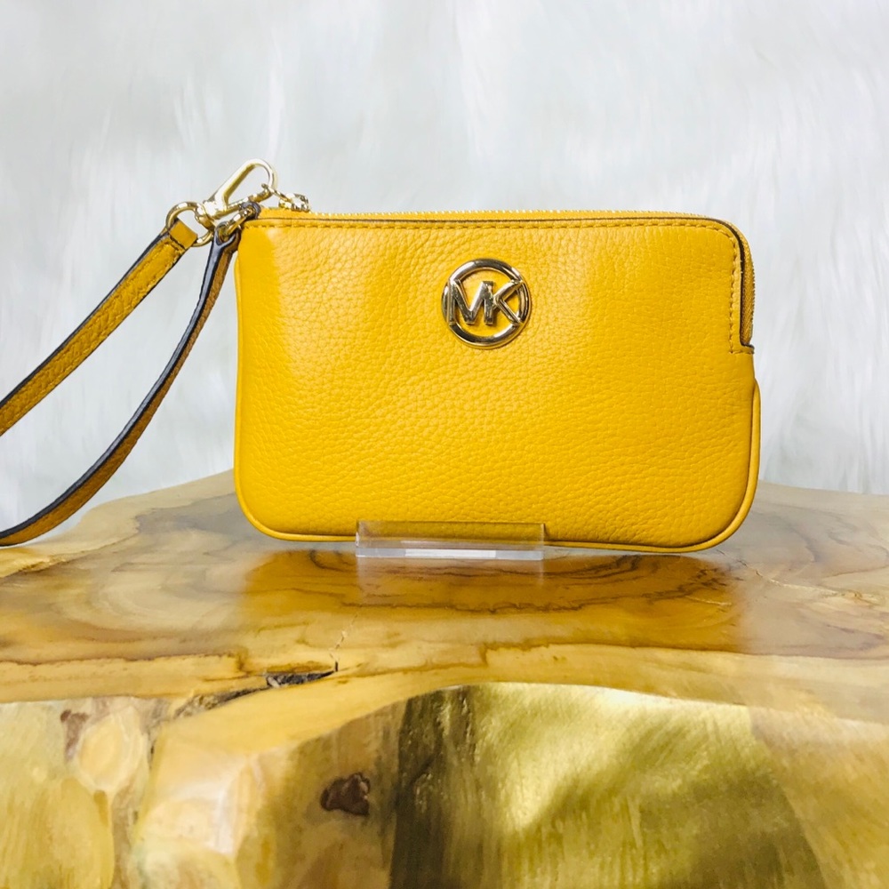 Michael Kors Fulton Medium TZ Wristlet